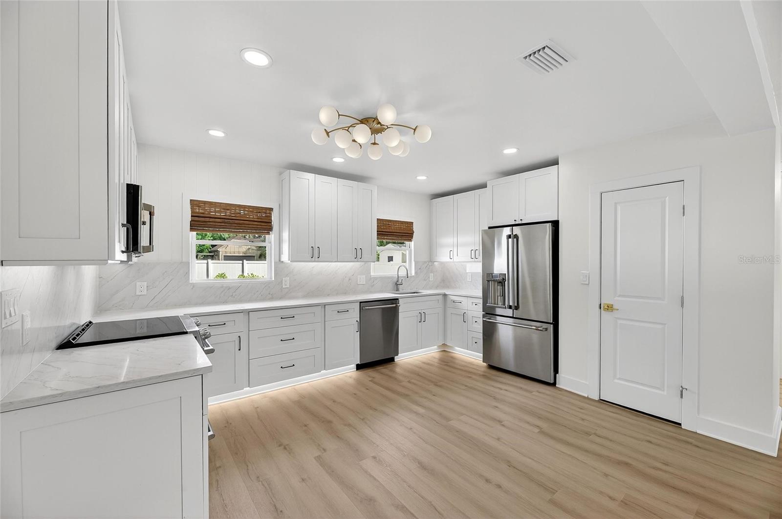 Image 11 of 41 For 4751 Burlington Avenue N
