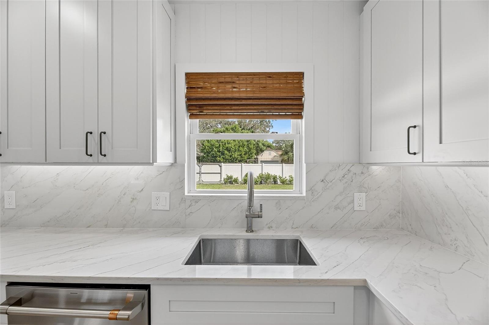 Image 13 of 41 For 4751 Burlington Avenue N