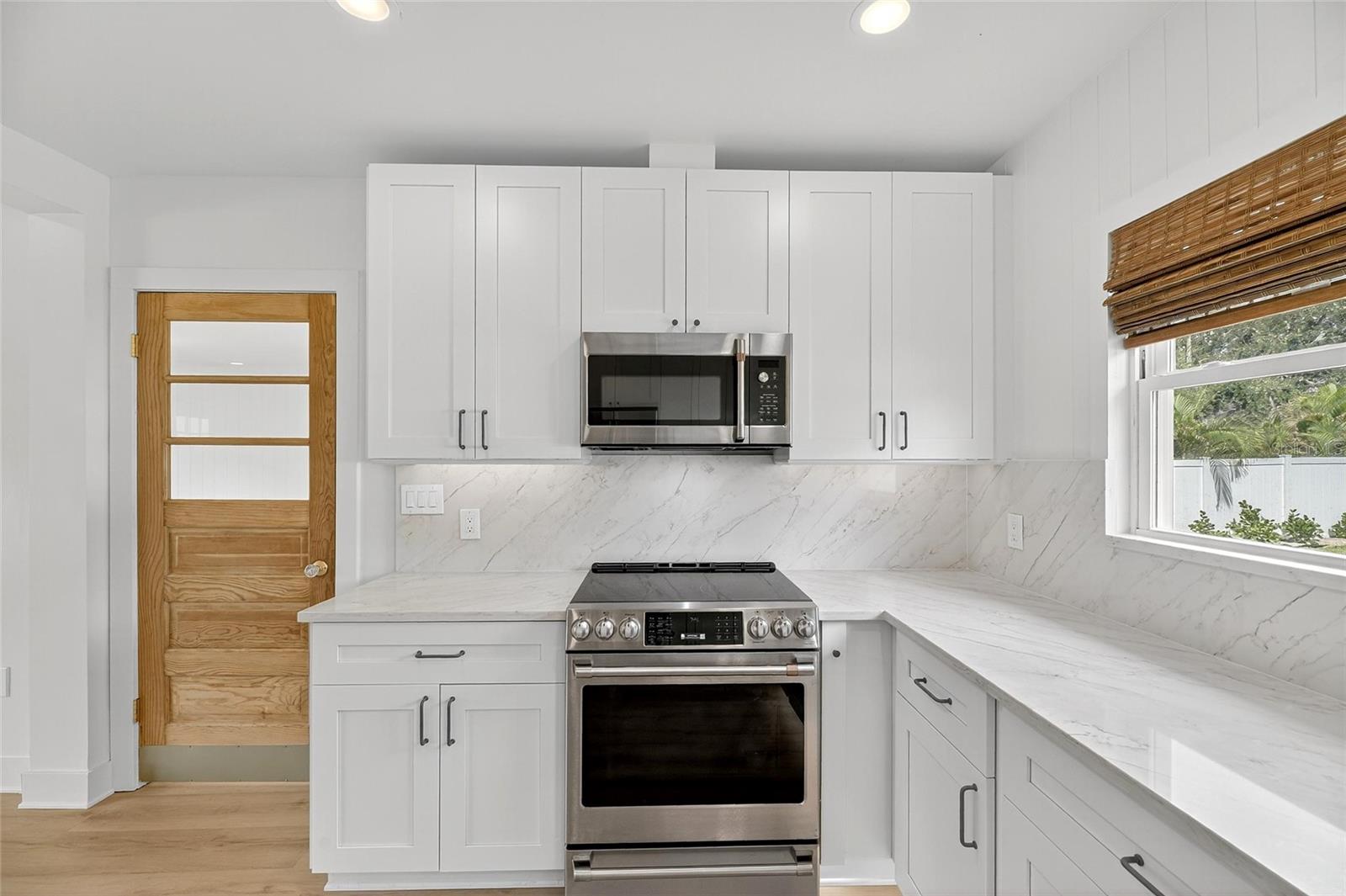 Image 14 of 41 For 4751 Burlington Avenue N