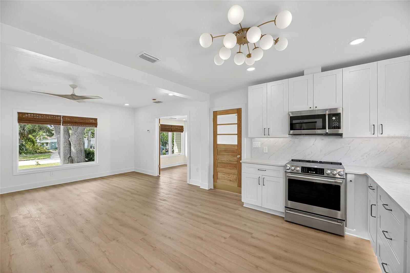 Image 15 of 41 For 4751 Burlington Avenue N