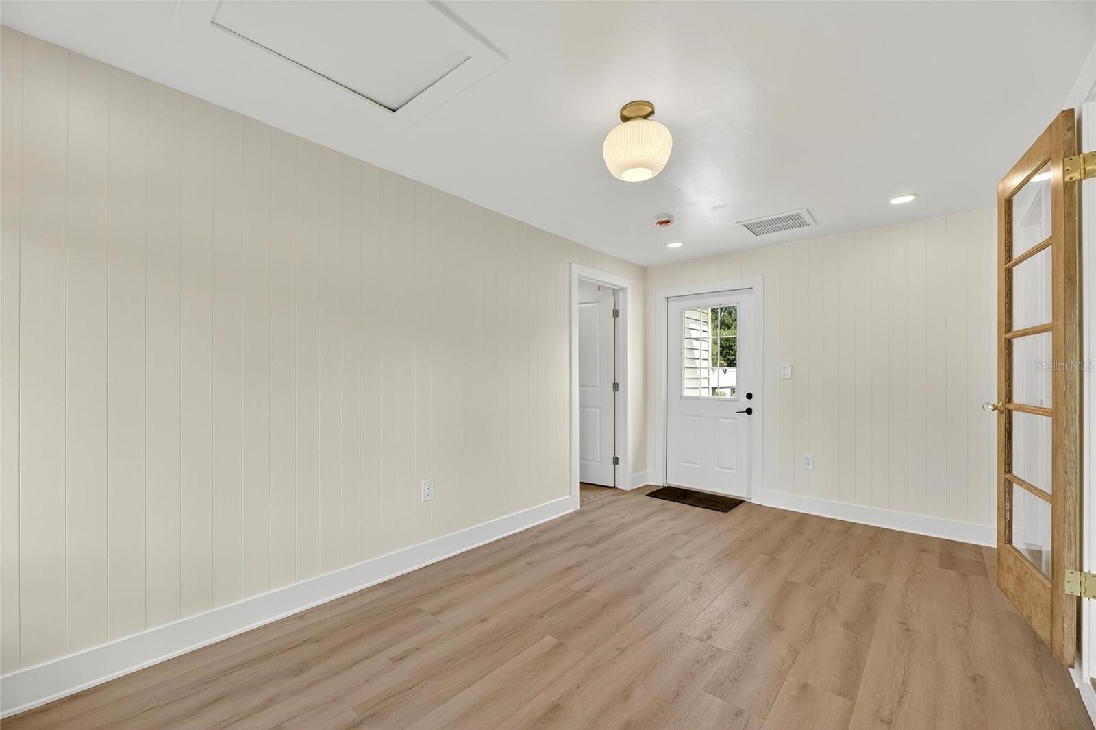 Image 19 of 41 For 4751 Burlington Avenue N