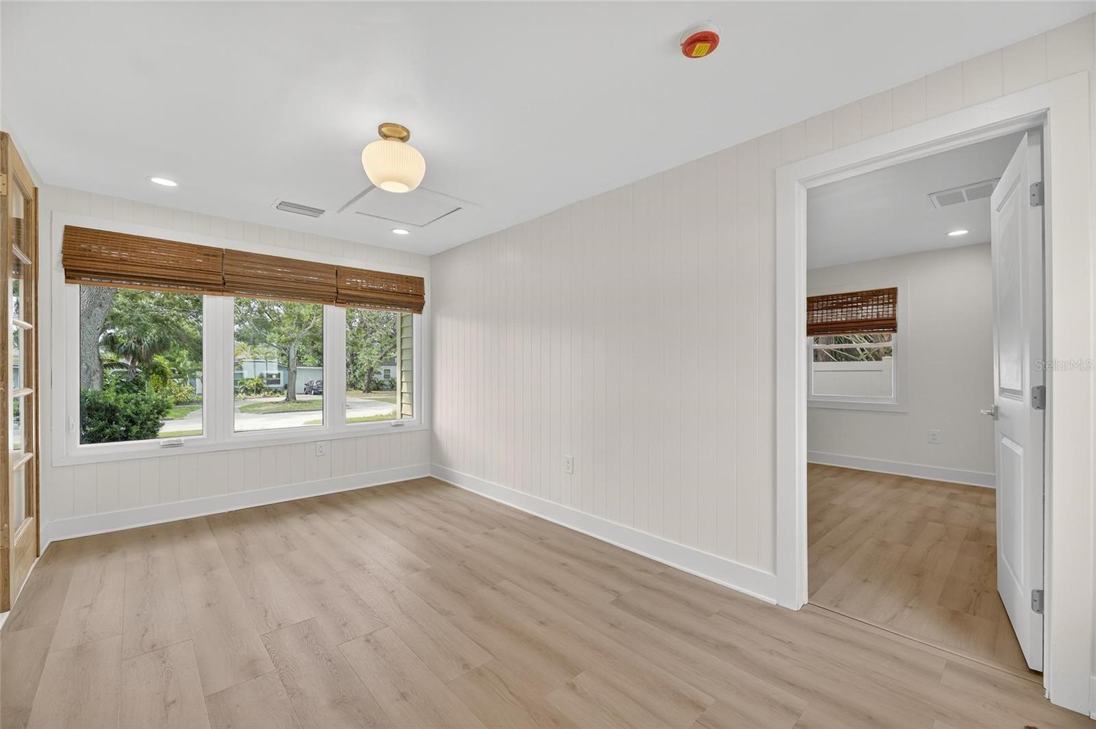 Image 20 of 41 For 4751 Burlington Avenue N