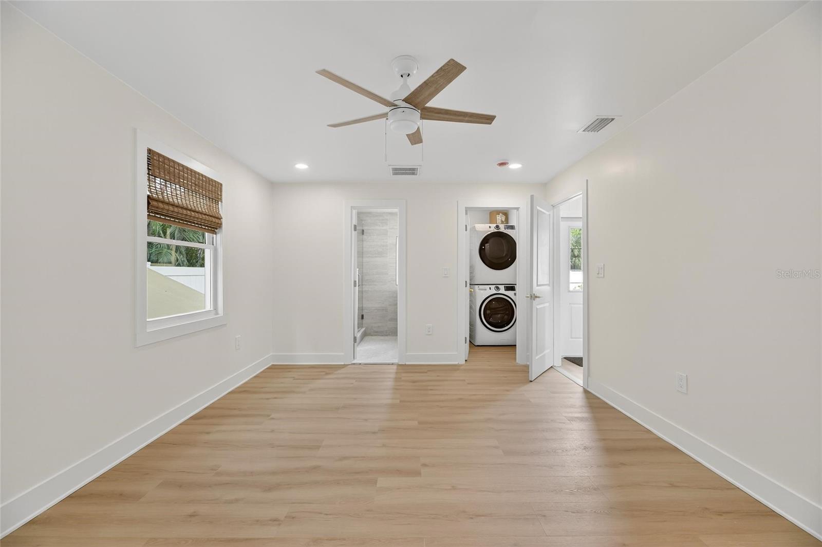 Image 22 of 41 For 4751 Burlington Avenue N
