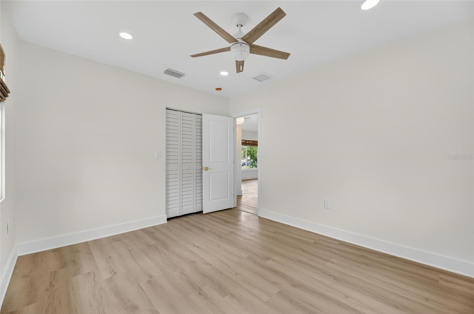 Image 31 of 41 For 4751 Burlington Avenue N