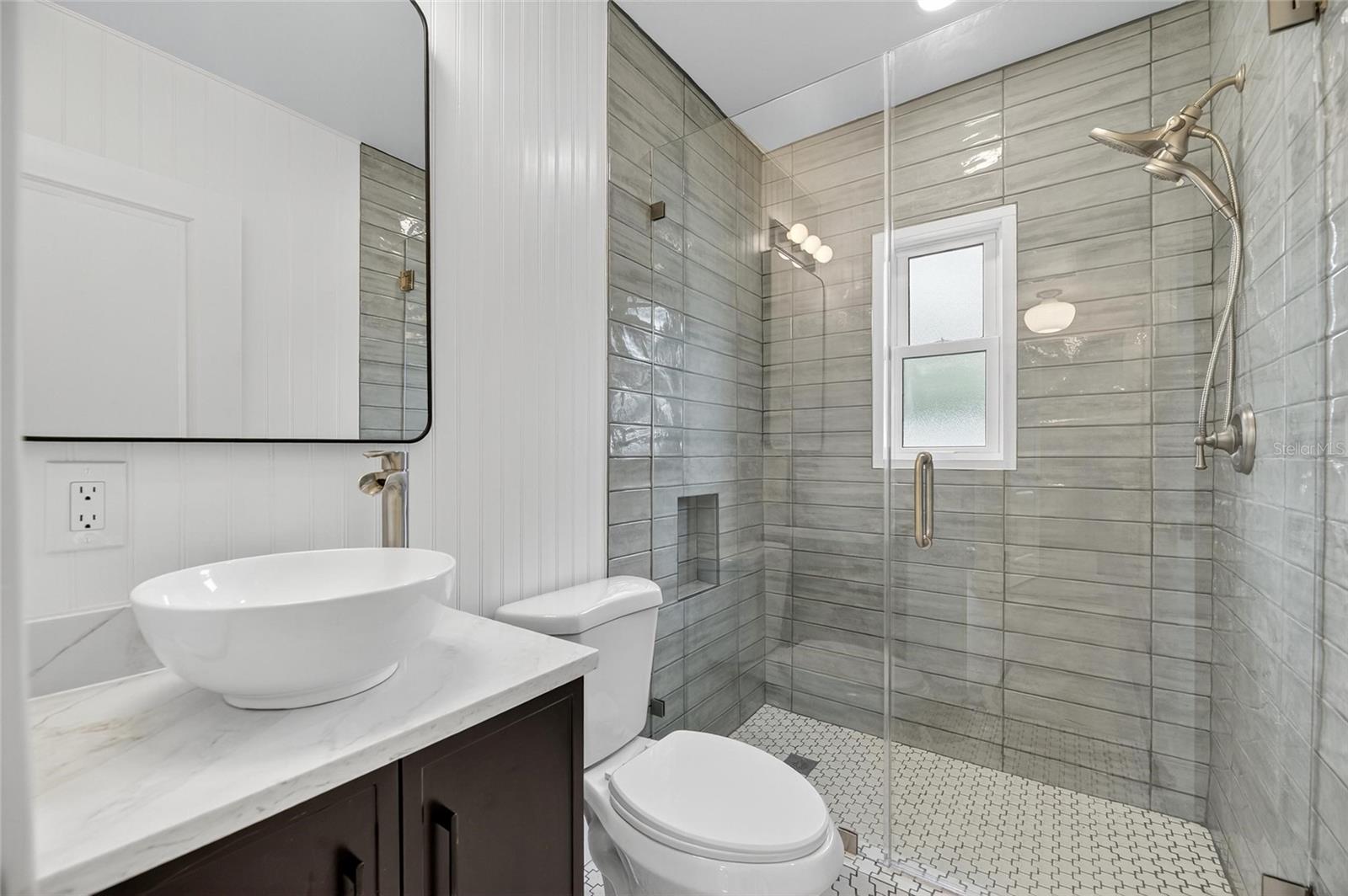 Image 34 of 41 For 4751 Burlington Avenue N