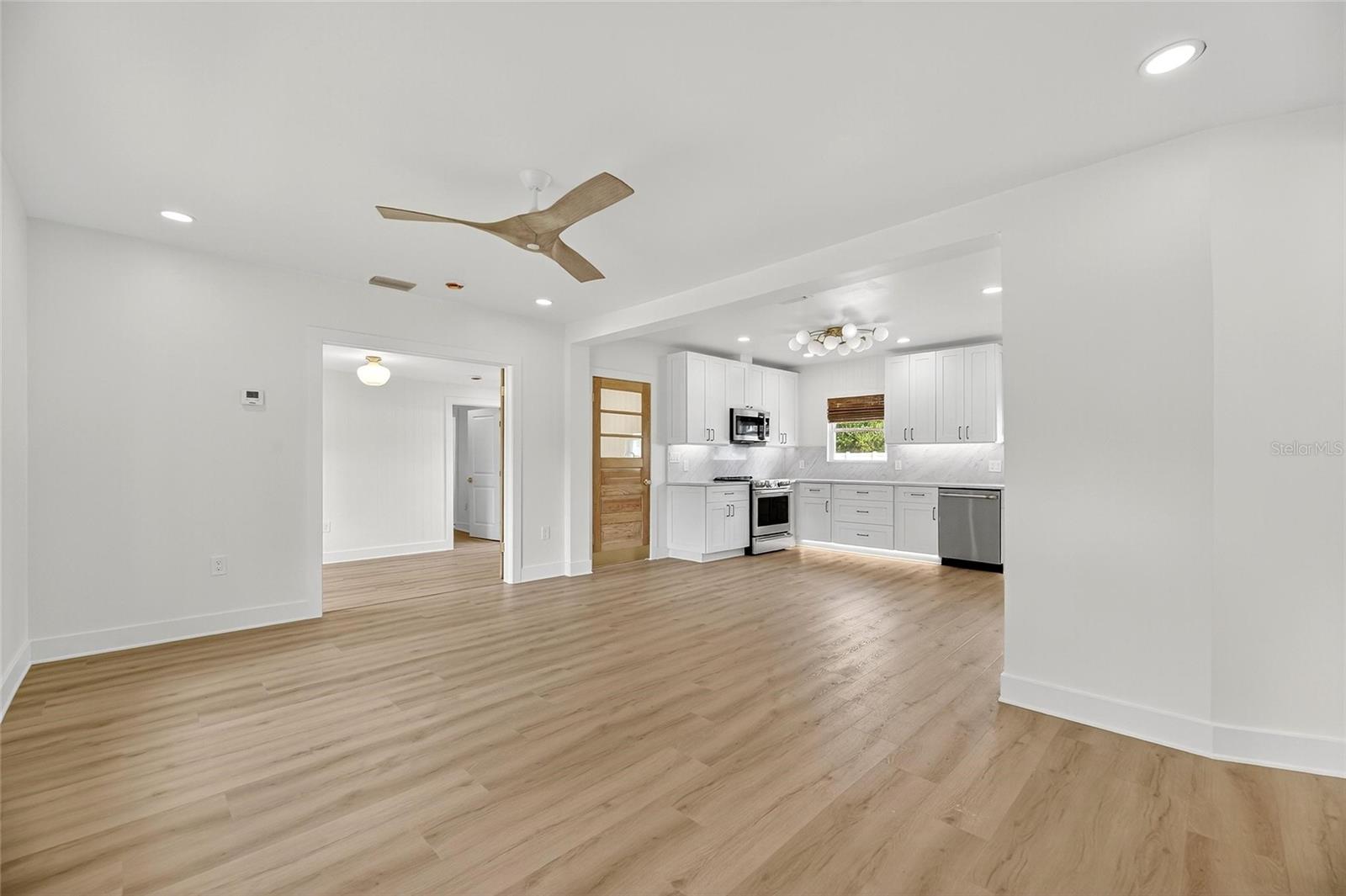 Image 5 of 41 For 4751 Burlington Avenue N