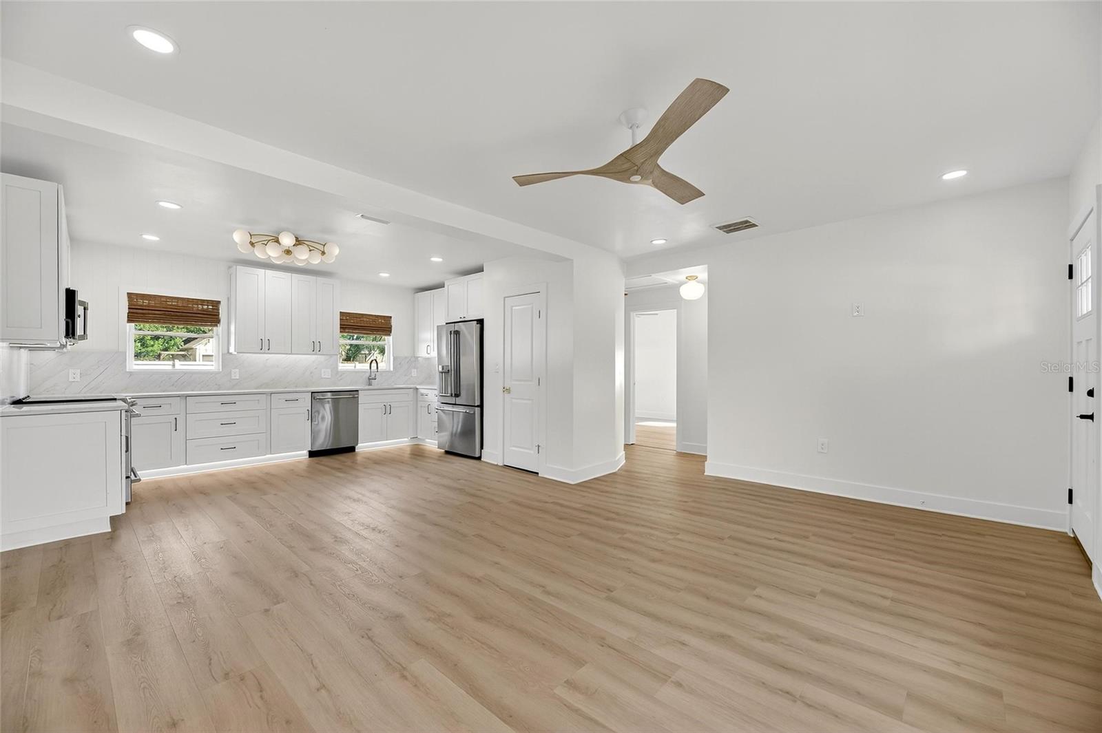 Image 7 of 41 For 4751 Burlington Avenue N