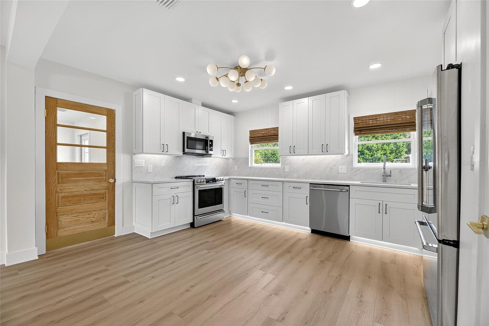 Image 9 of 41 For 4751 Burlington Avenue N