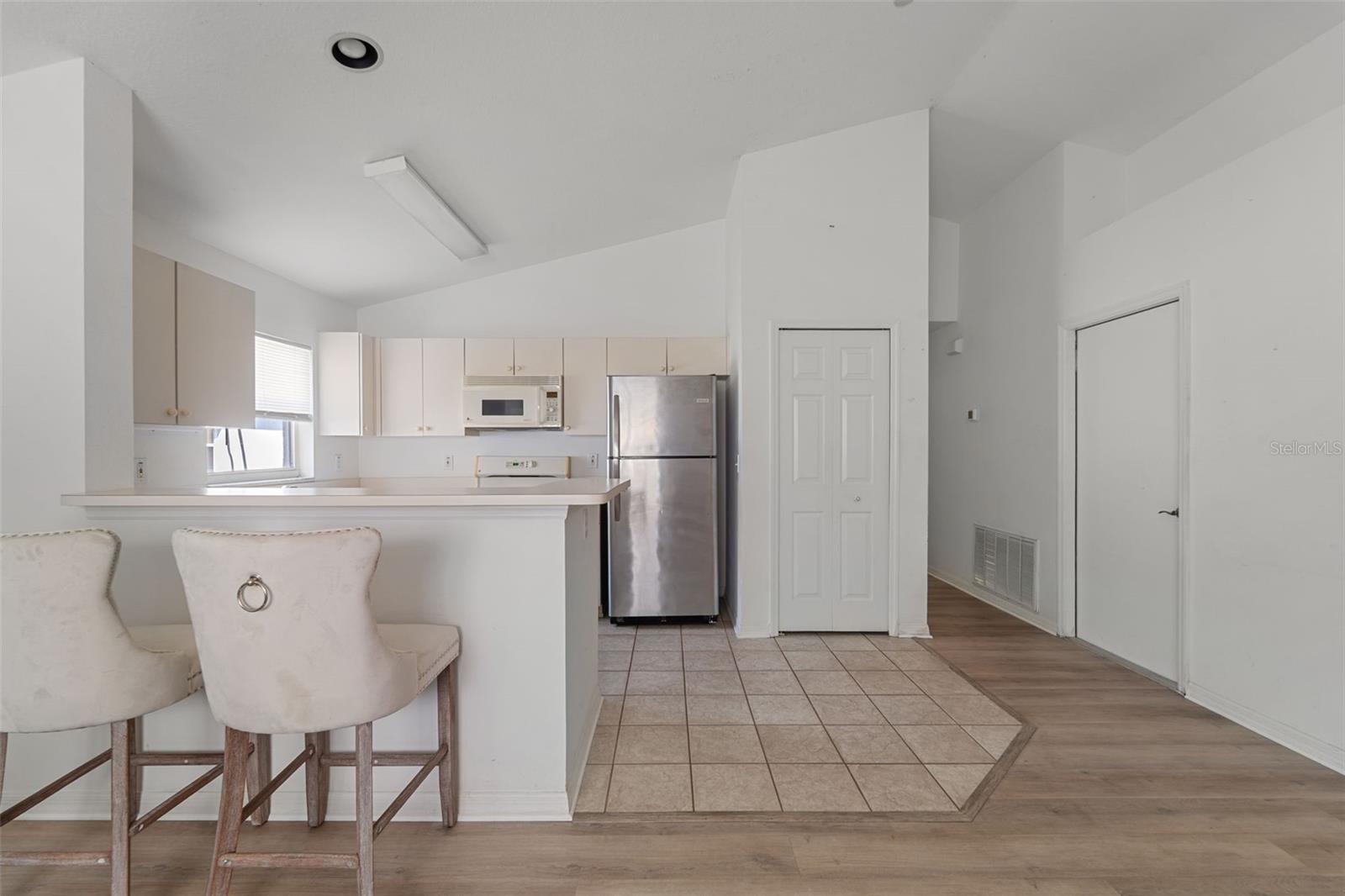 Listing photo id 8 for 14953 Deer Meadow Drive