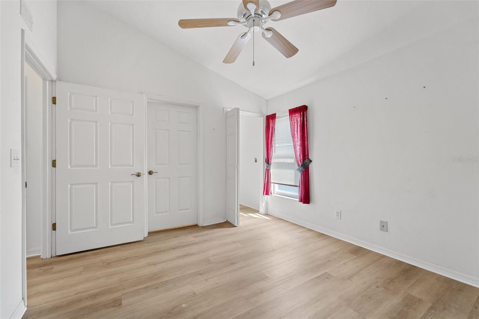 Listing photo id 18 for 14953 Deer Meadow Drive