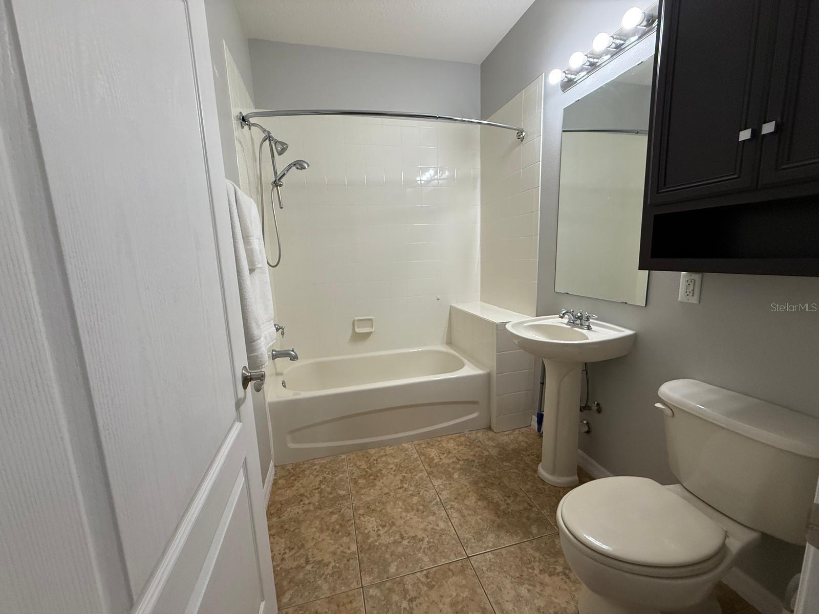 Image 10 of 40 For 8916 Iron Oak Avenue