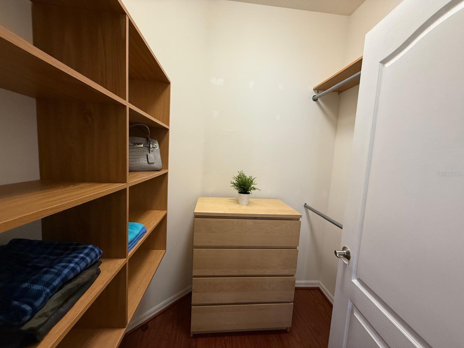 Image 17 of 40 For 8916 Iron Oak Avenue