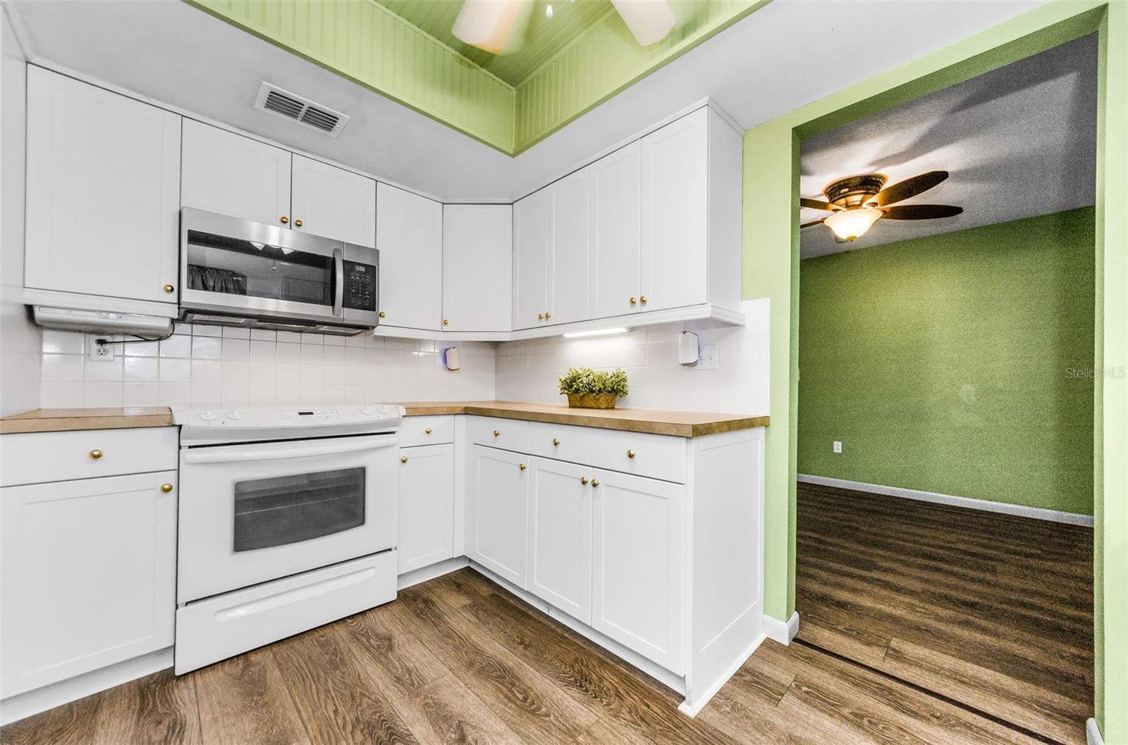 Image 14 of 58 For 11829 Orange Street