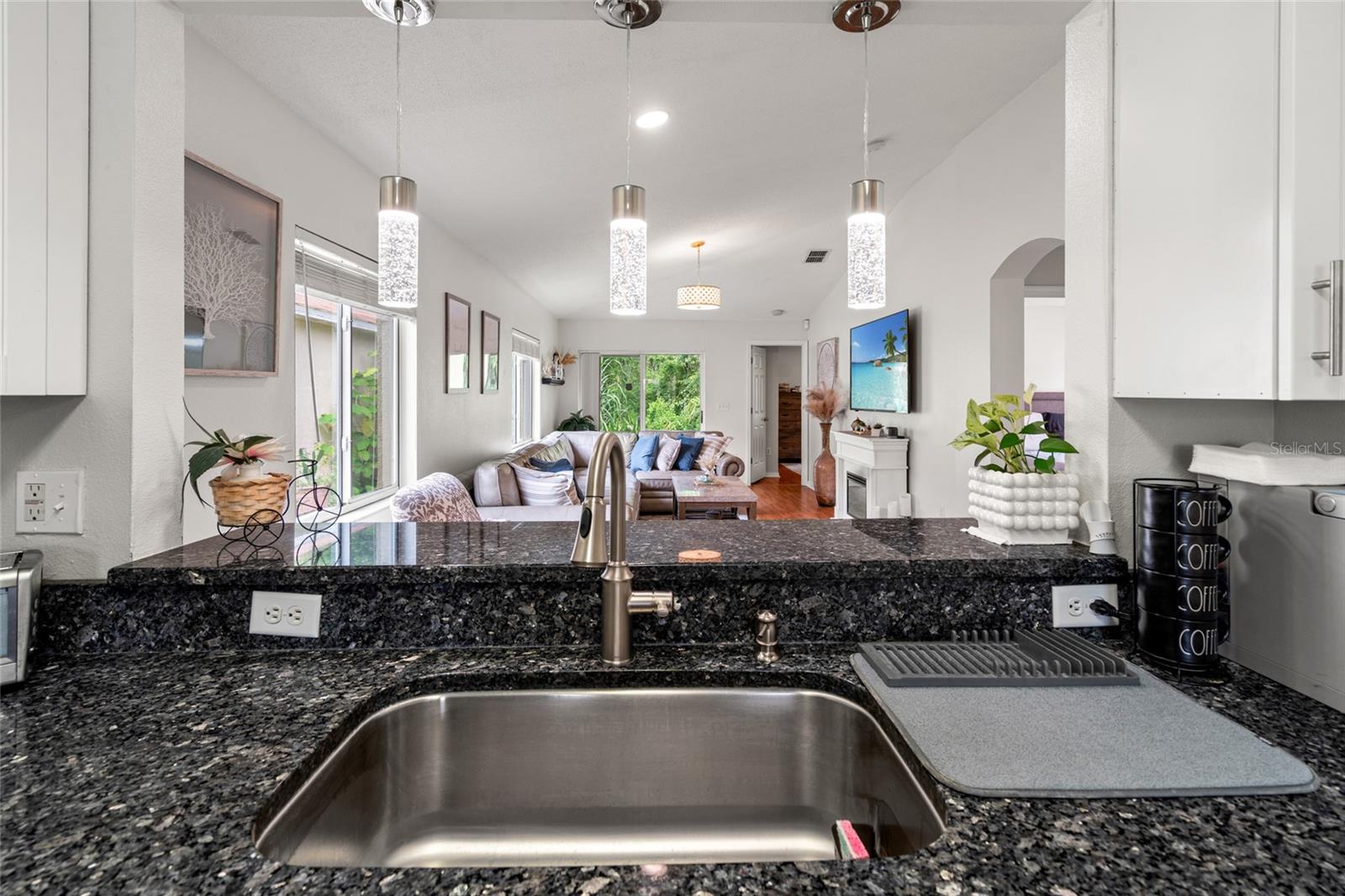 Listing photo id 8 for 27149 La Jolla Way