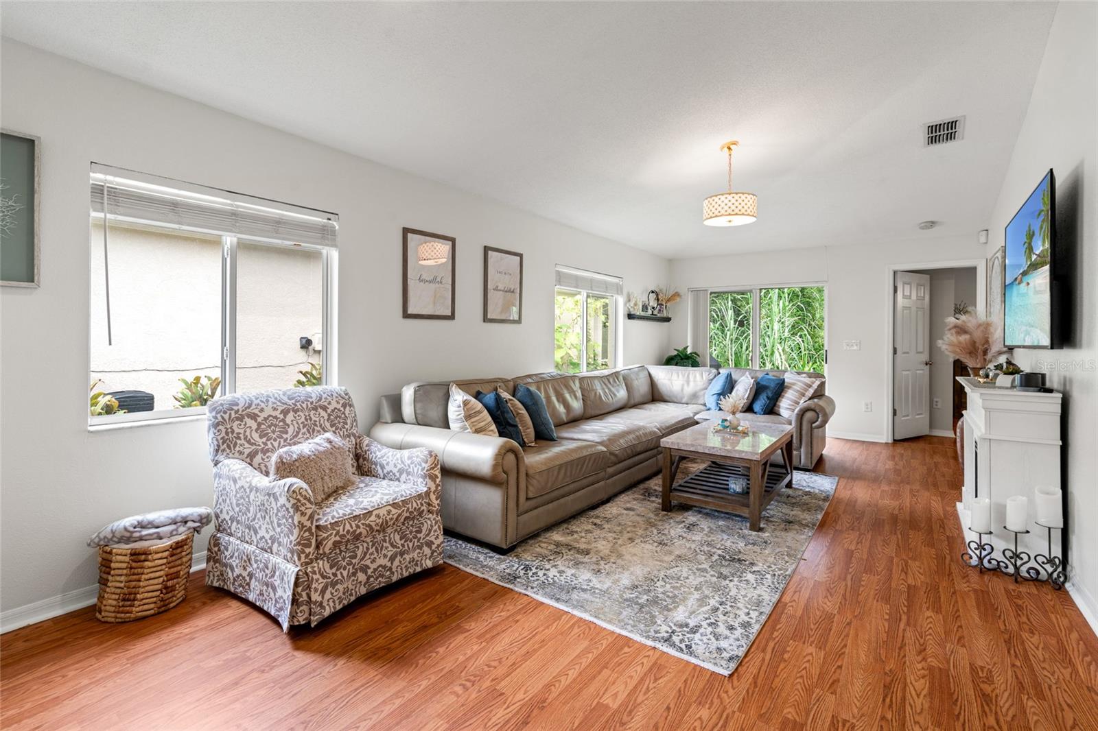 Listing photo id 10 for 27149 La Jolla Way