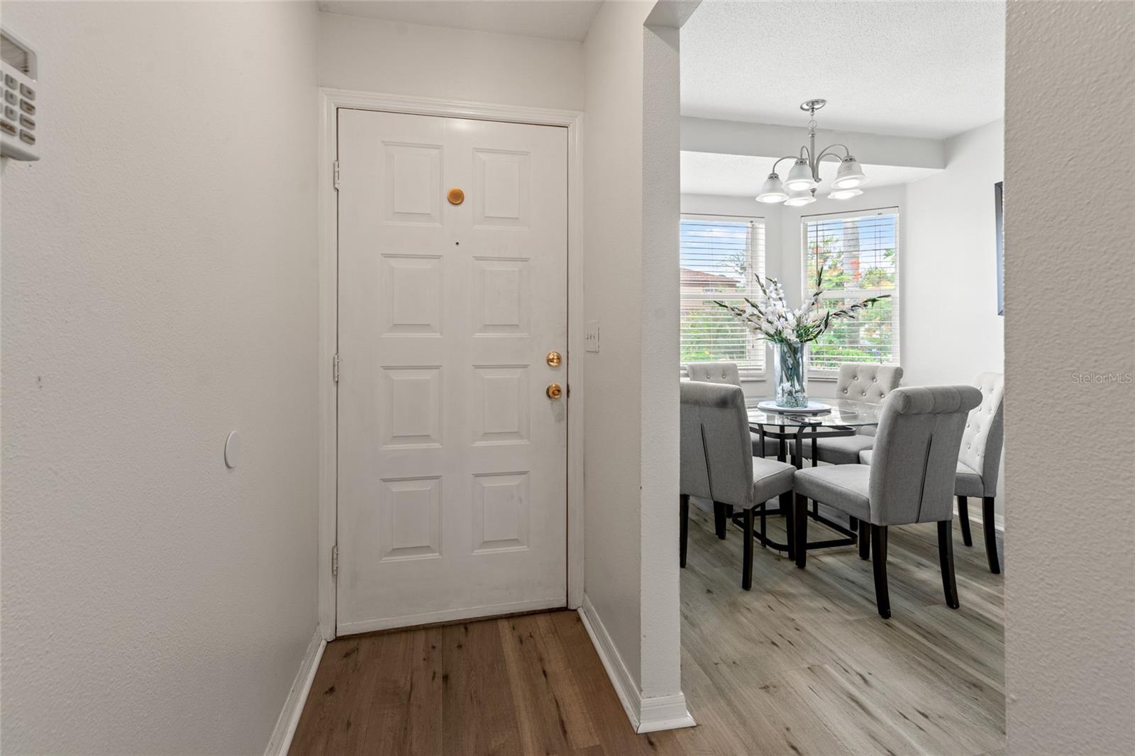 Listing photo id 3 for 27149 La Jolla Way