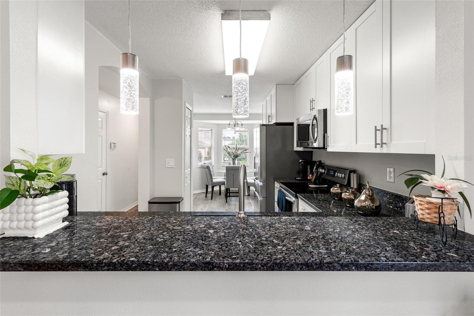 Listing photo id 5 for 27149 La Jolla Way