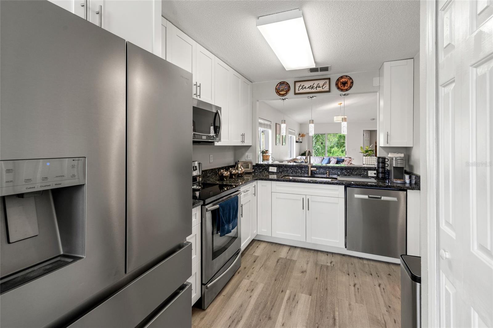 Listing photo id 6 for 27149 La Jolla Way