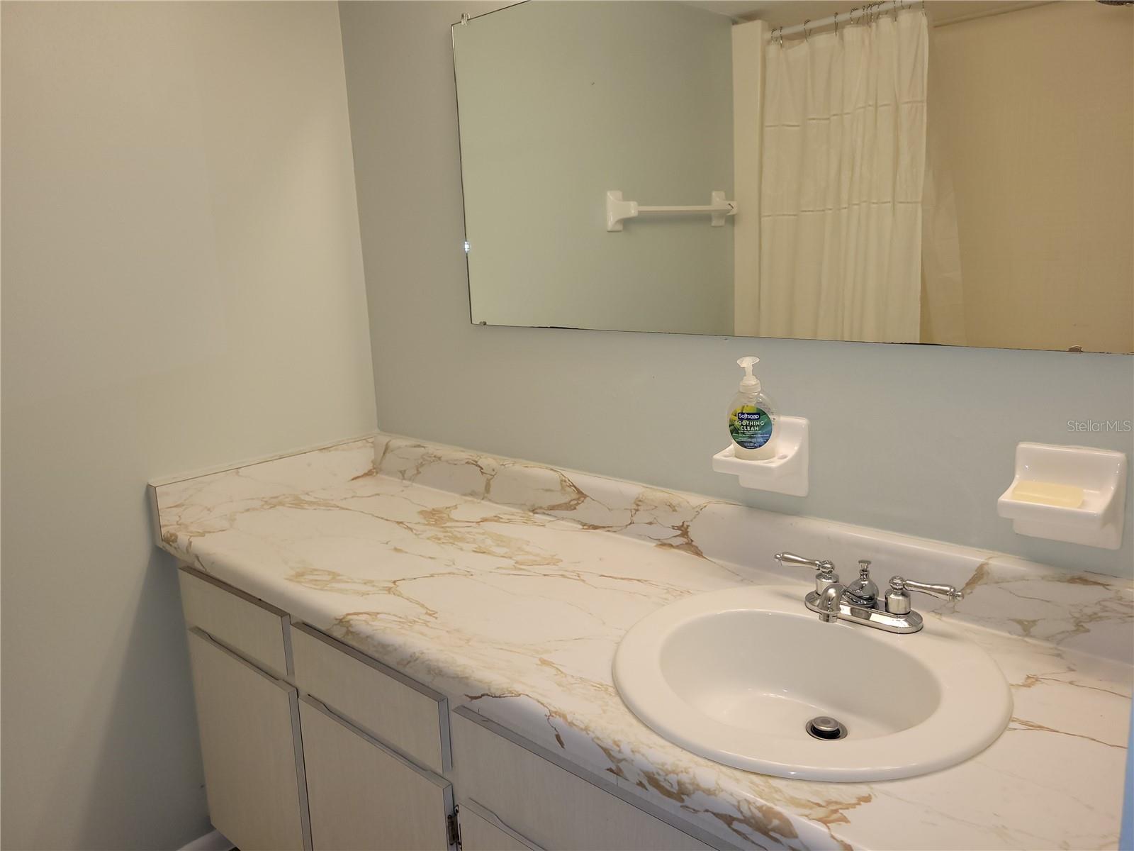 Image 16 of 40 For 930 Virginia Street 202