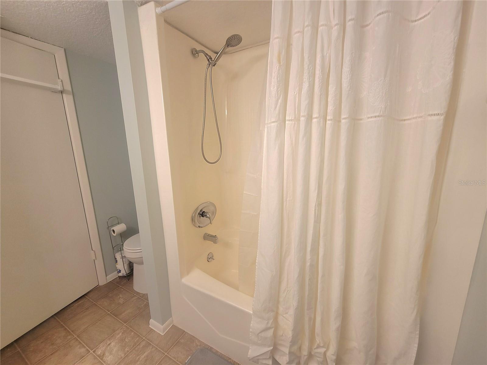 Image 17 of 40 For 930 Virginia Street 202