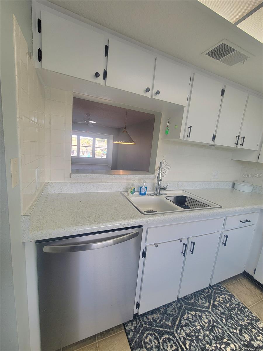 Image 9 of 40 For 930 Virginia Street 202