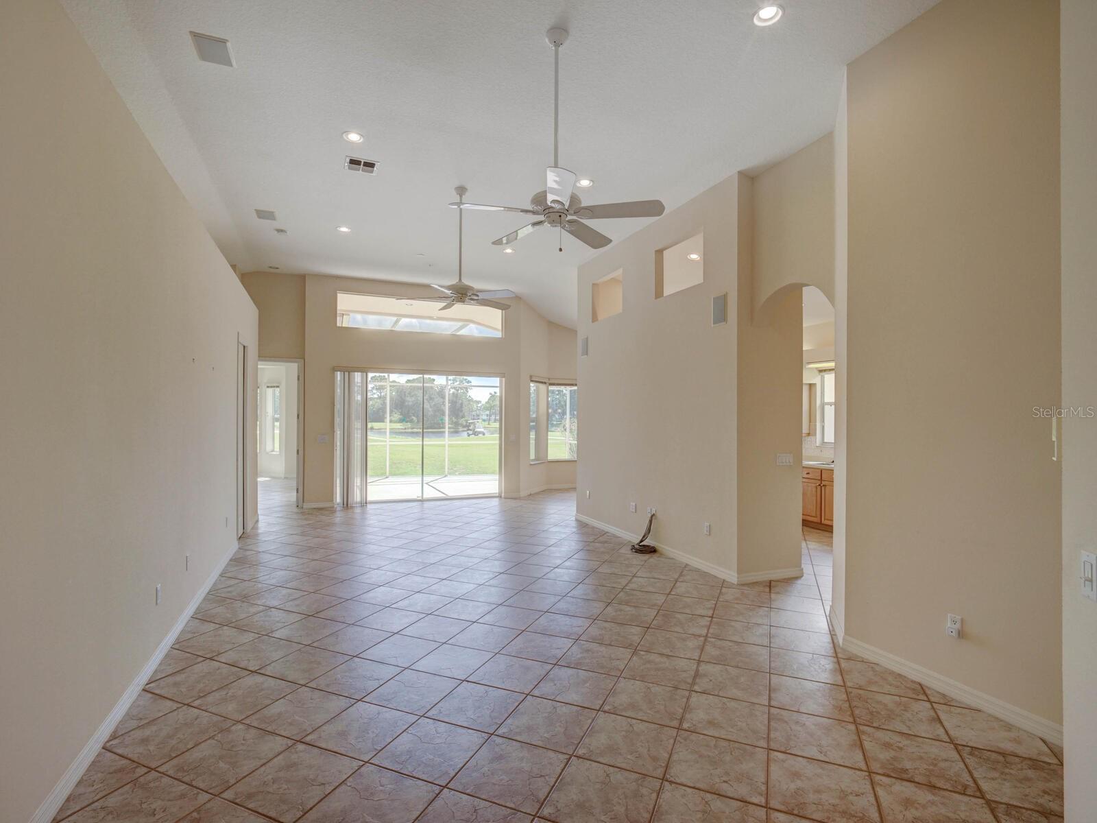 Image 4 of 50 For 4410 Live Oak Boulevard