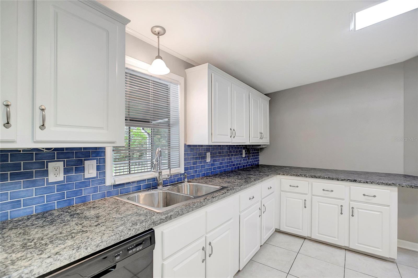 Listing photo id 12 for 12717 Morgan Road