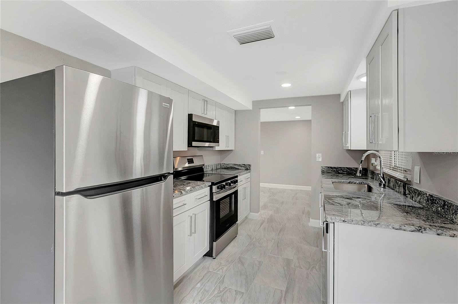 Image 18 of 38 For 5611 Mosaic Drive
