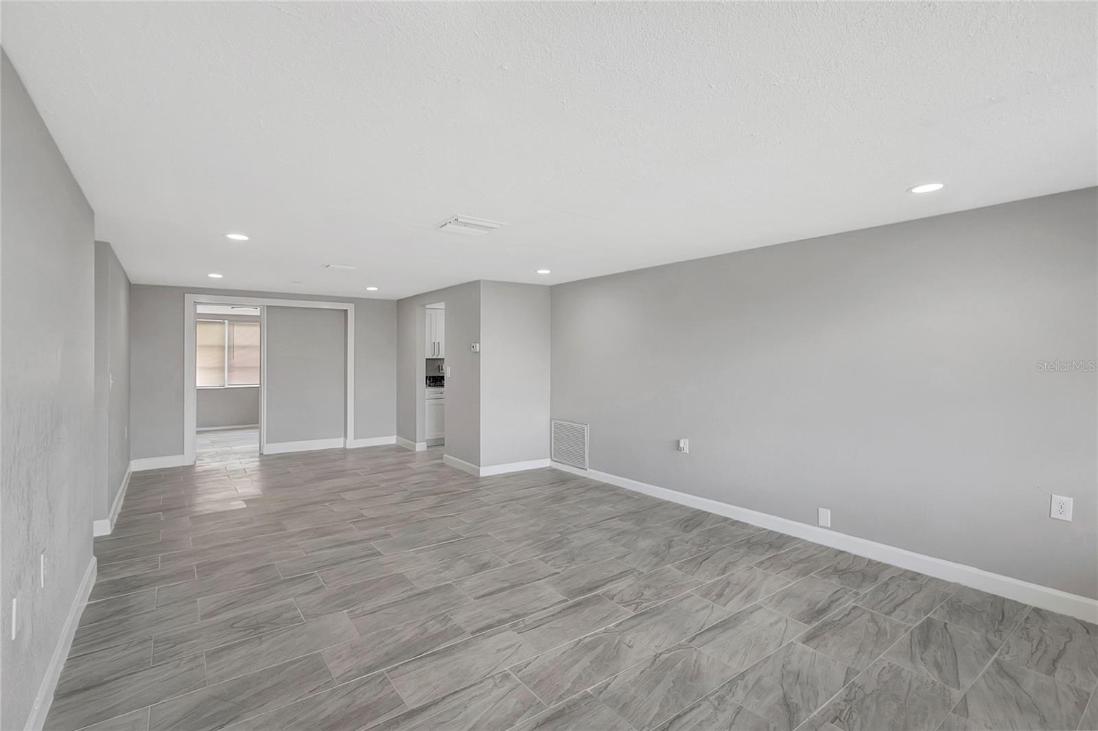 Image 6 of 38 For 5611 Mosaic Drive