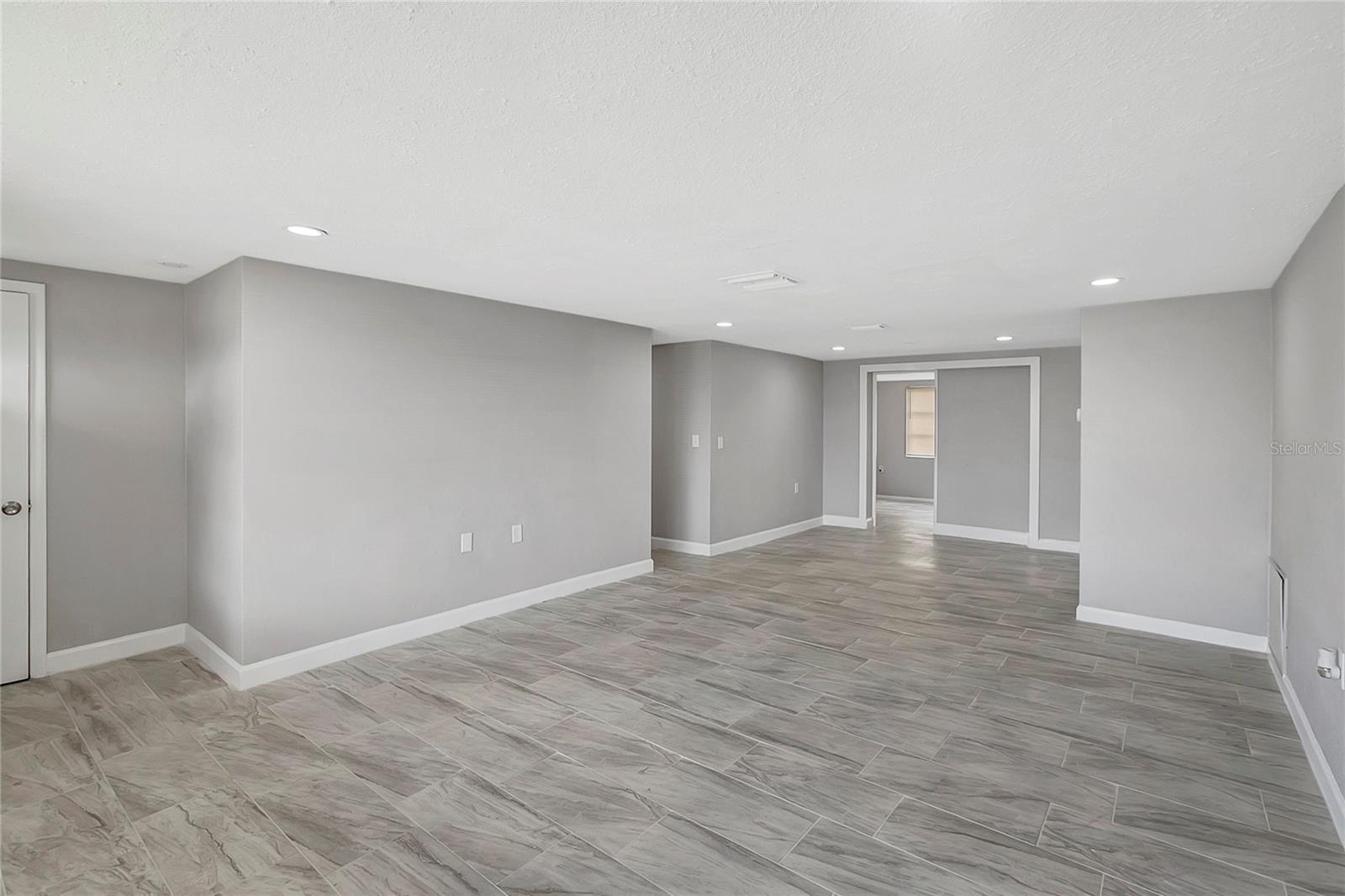 Image 7 of 38 For 5611 Mosaic Drive