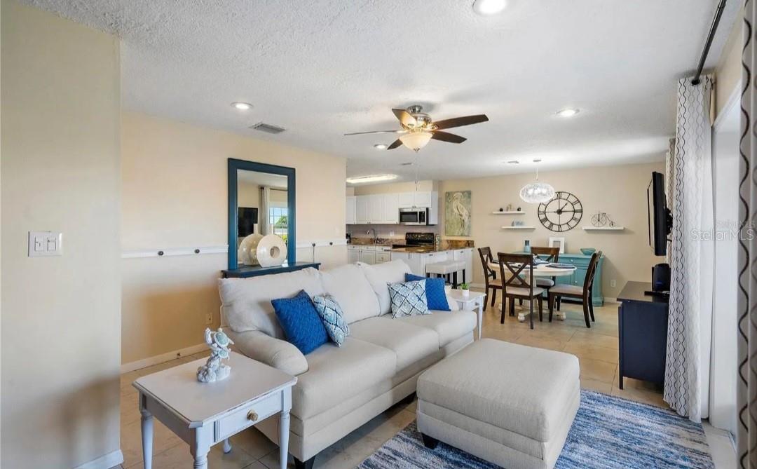 Image 12 of 48 For 4712 Beach Drive Se C