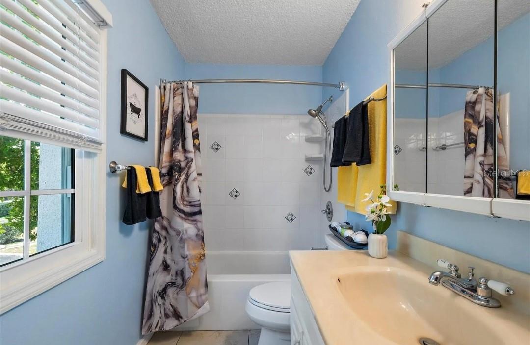 Image 18 of 48 For 4712 Beach Drive Se C