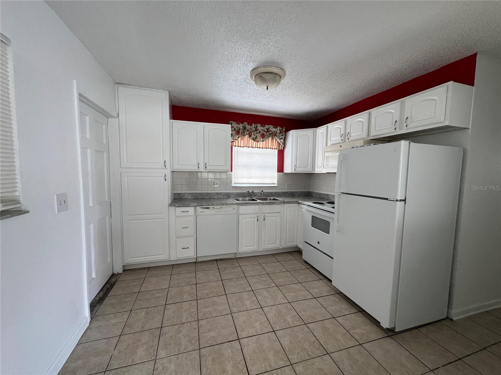Image 3 of 9 For 8922 El Portal Drive