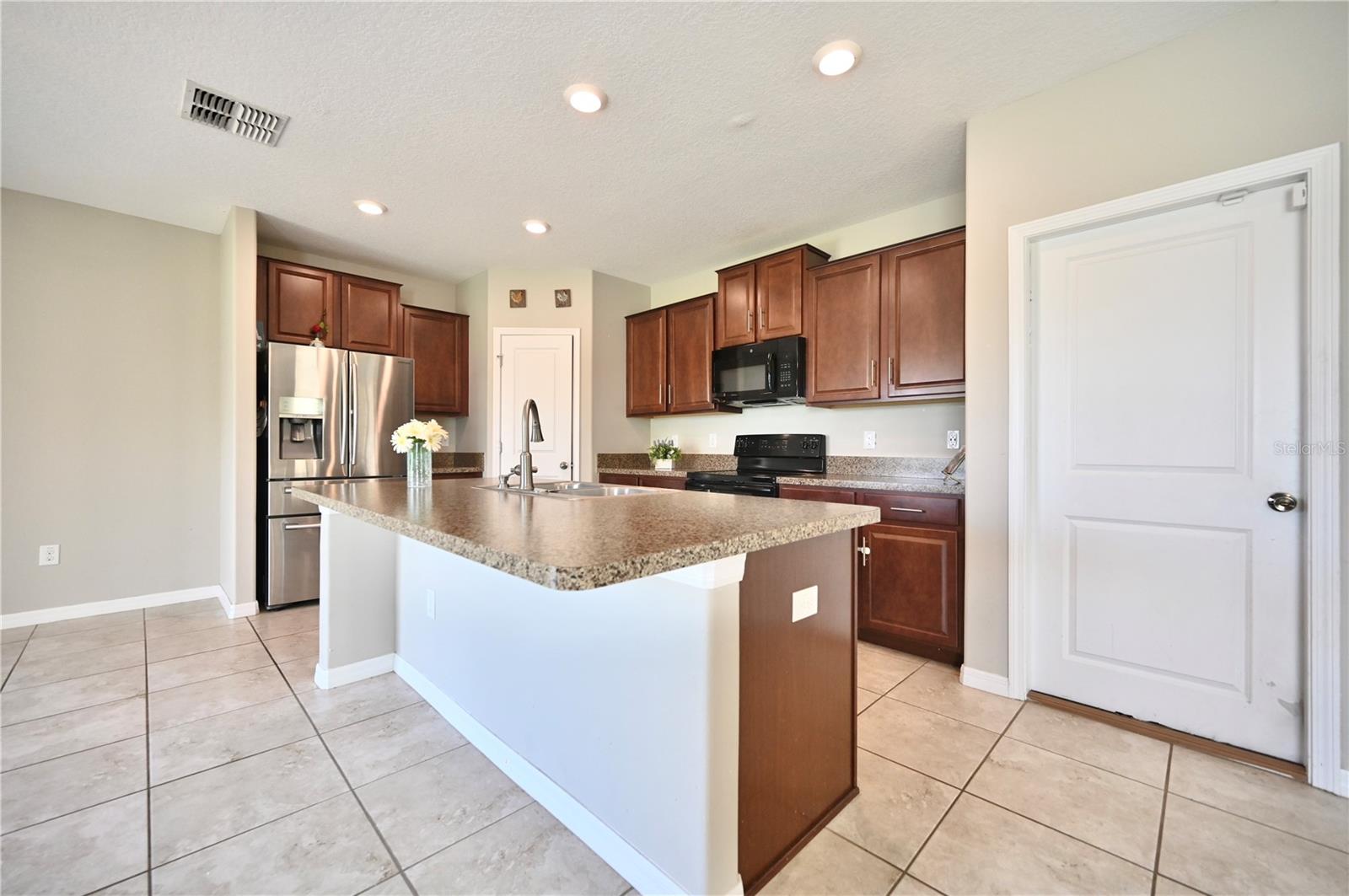 Image 10 of 42 For 4914 Reflecting Pond Circle