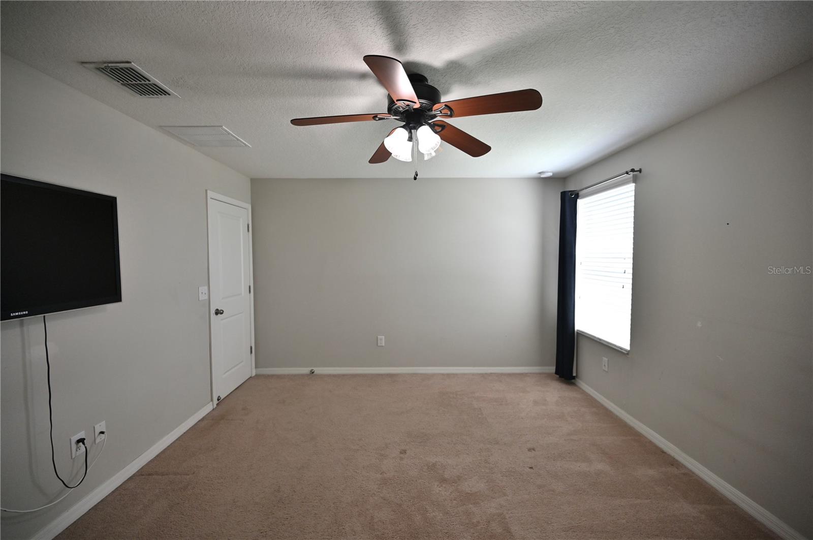 Image 19 of 42 For 4914 Reflecting Pond Circle