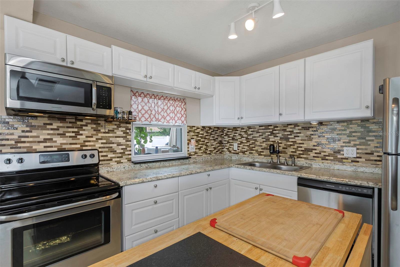 Image 13 of 53 For 1536 Lakeview Road