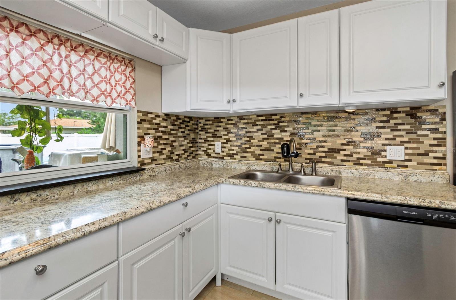 Image 16 of 53 For 1536 Lakeview Road