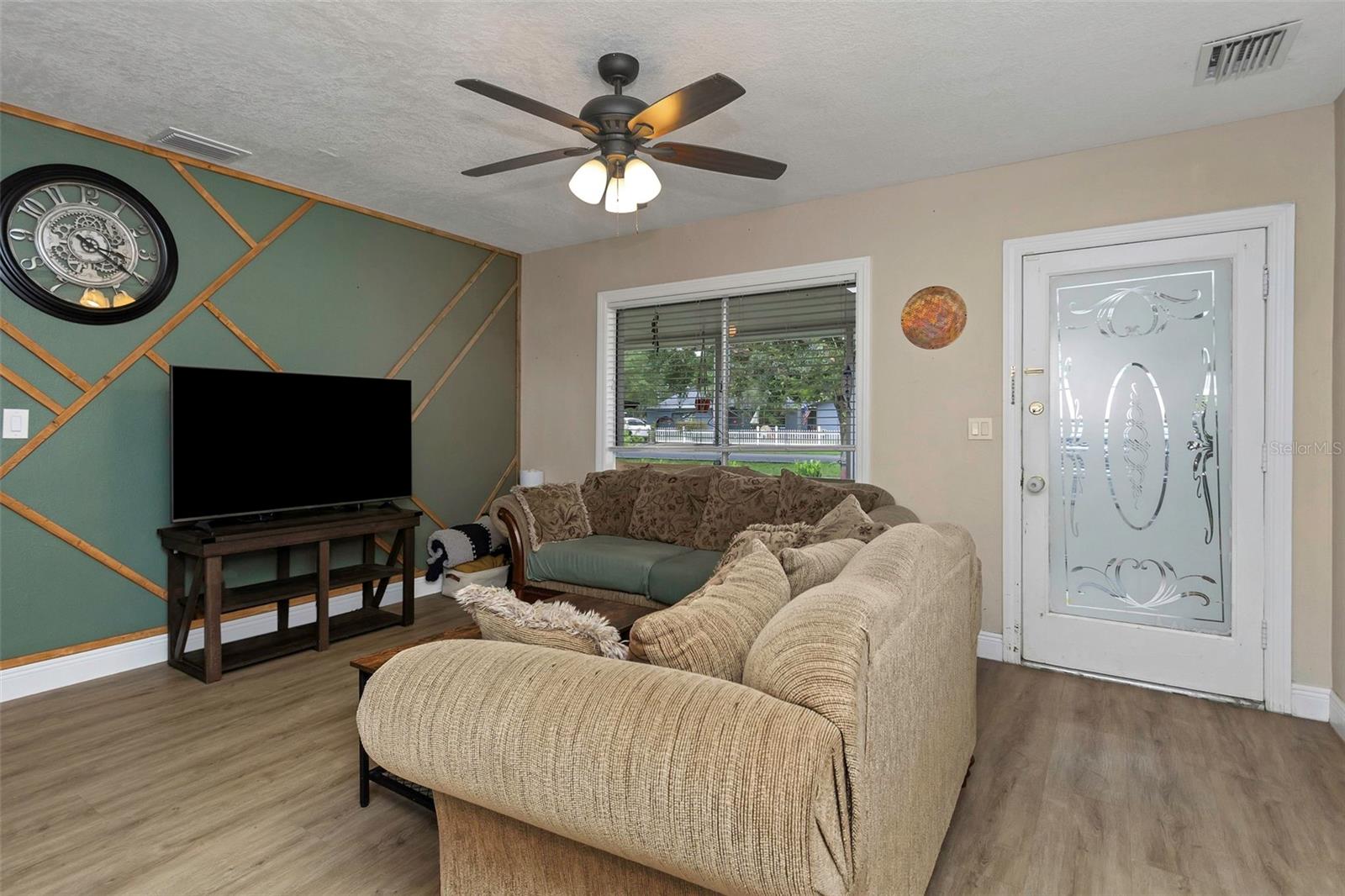 Image 7 of 53 For 1536 Lakeview Road