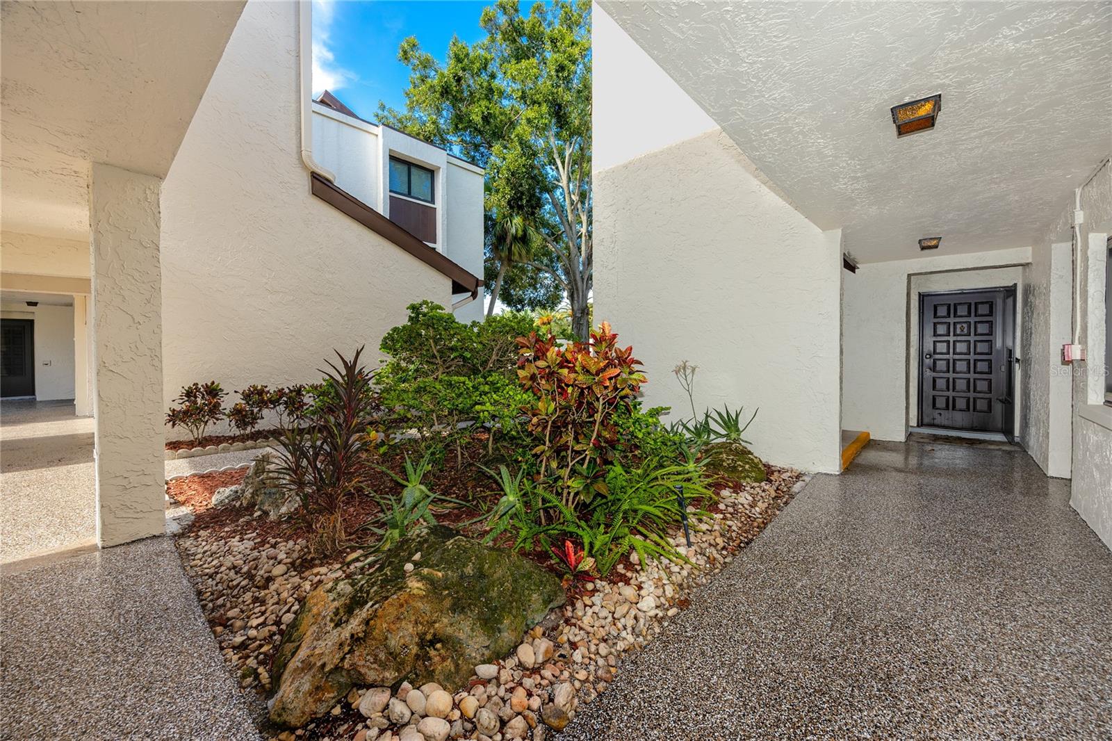 Image 3 of 32 For 2207 Belleair Road B4