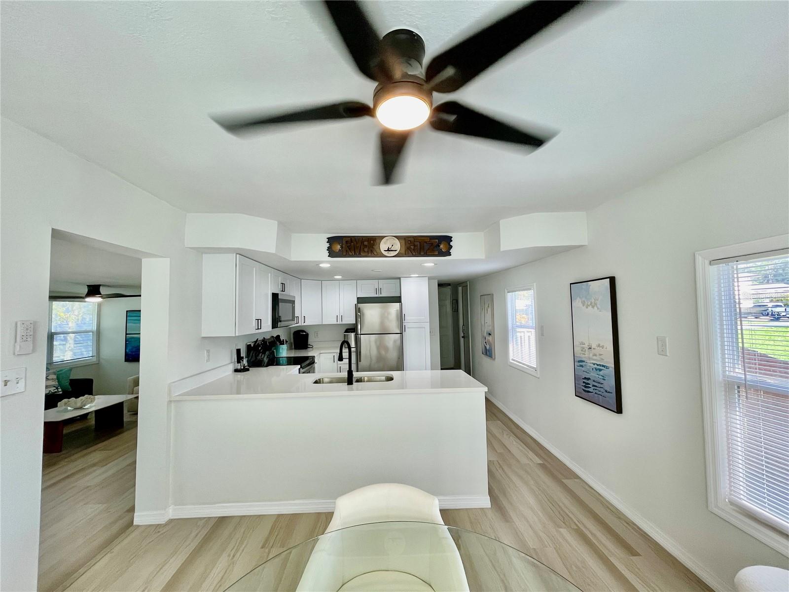 Listing photo id 8 for 7281 Aberdeen Court
