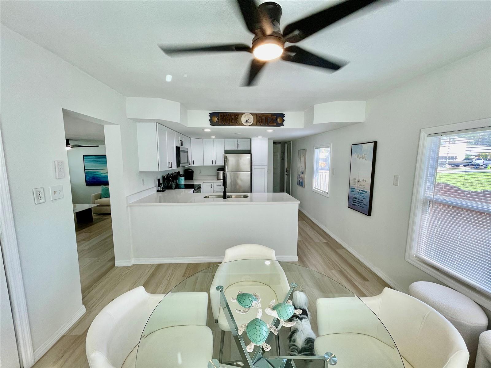 Listing photo id 10 for 7281 Aberdeen Court