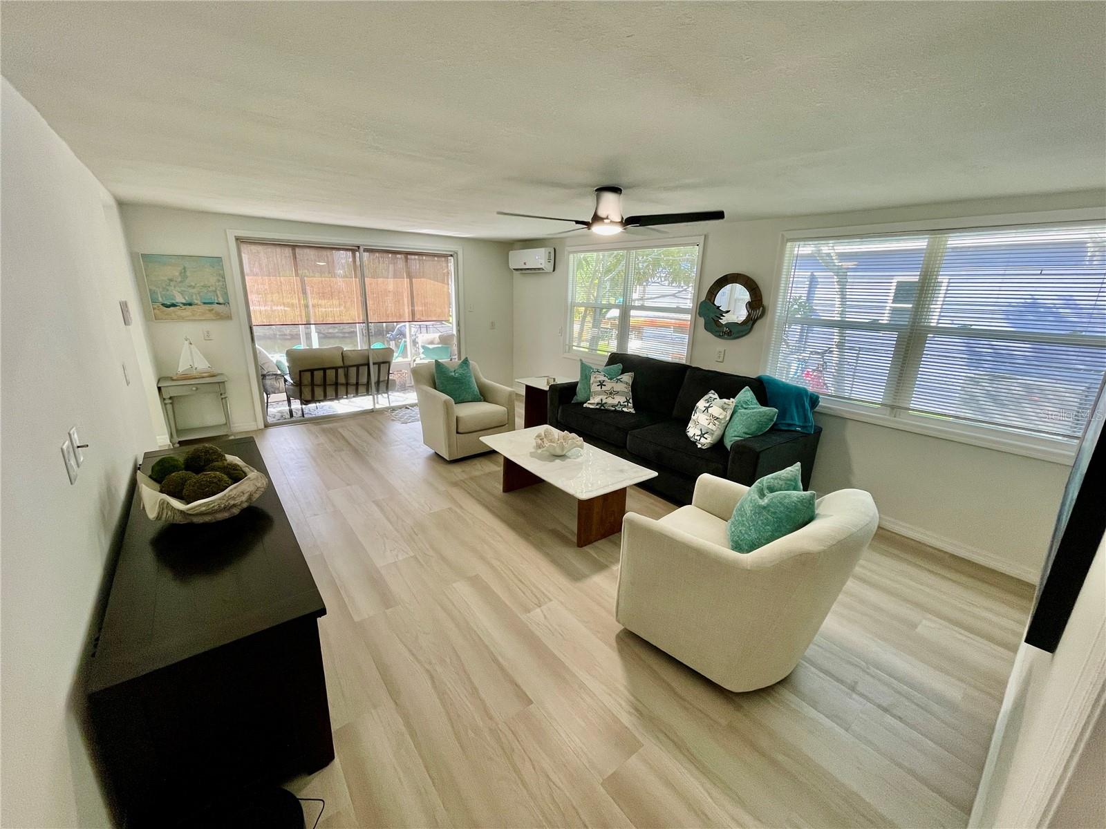 Listing photo id 11 for 7281 Aberdeen Court