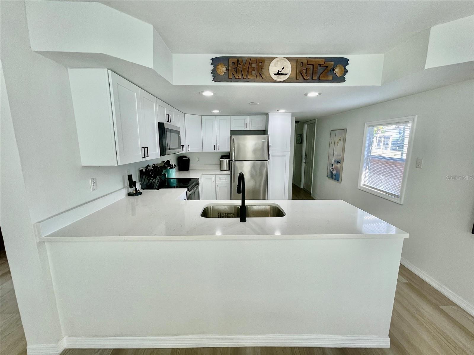 Listing photo id 13 for 7281 Aberdeen Court