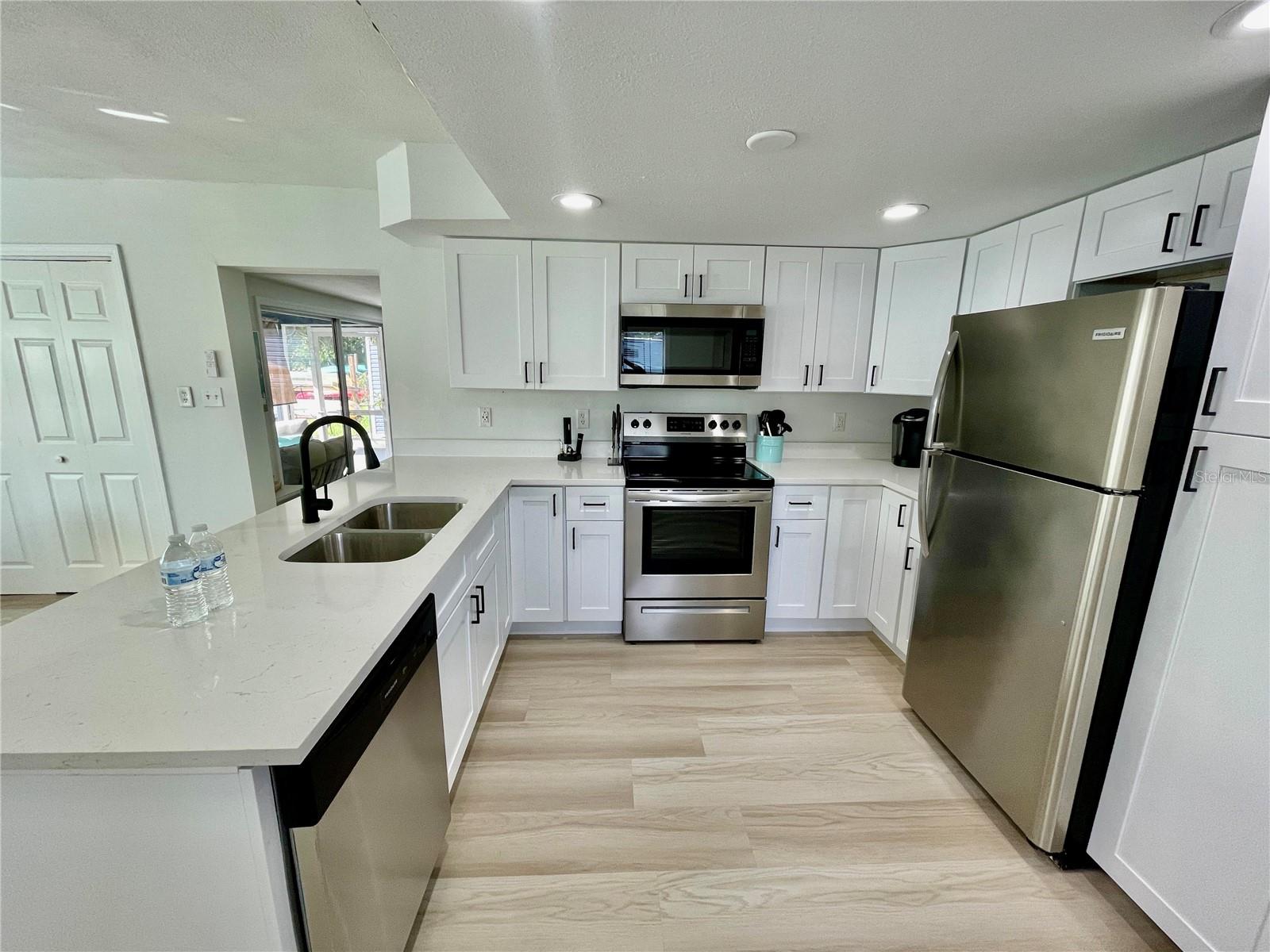 Listing photo id 16 for 7281 Aberdeen Court