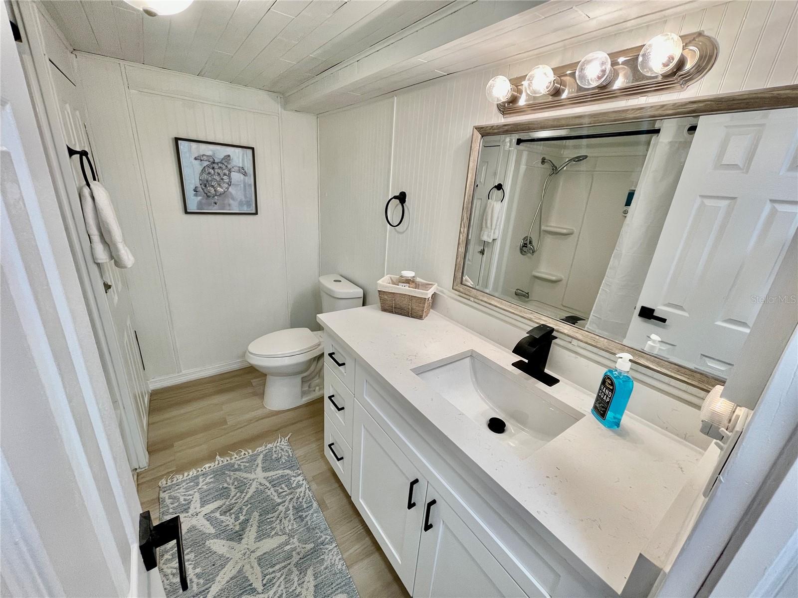 Listing photo id 24 for 7281 Aberdeen Court