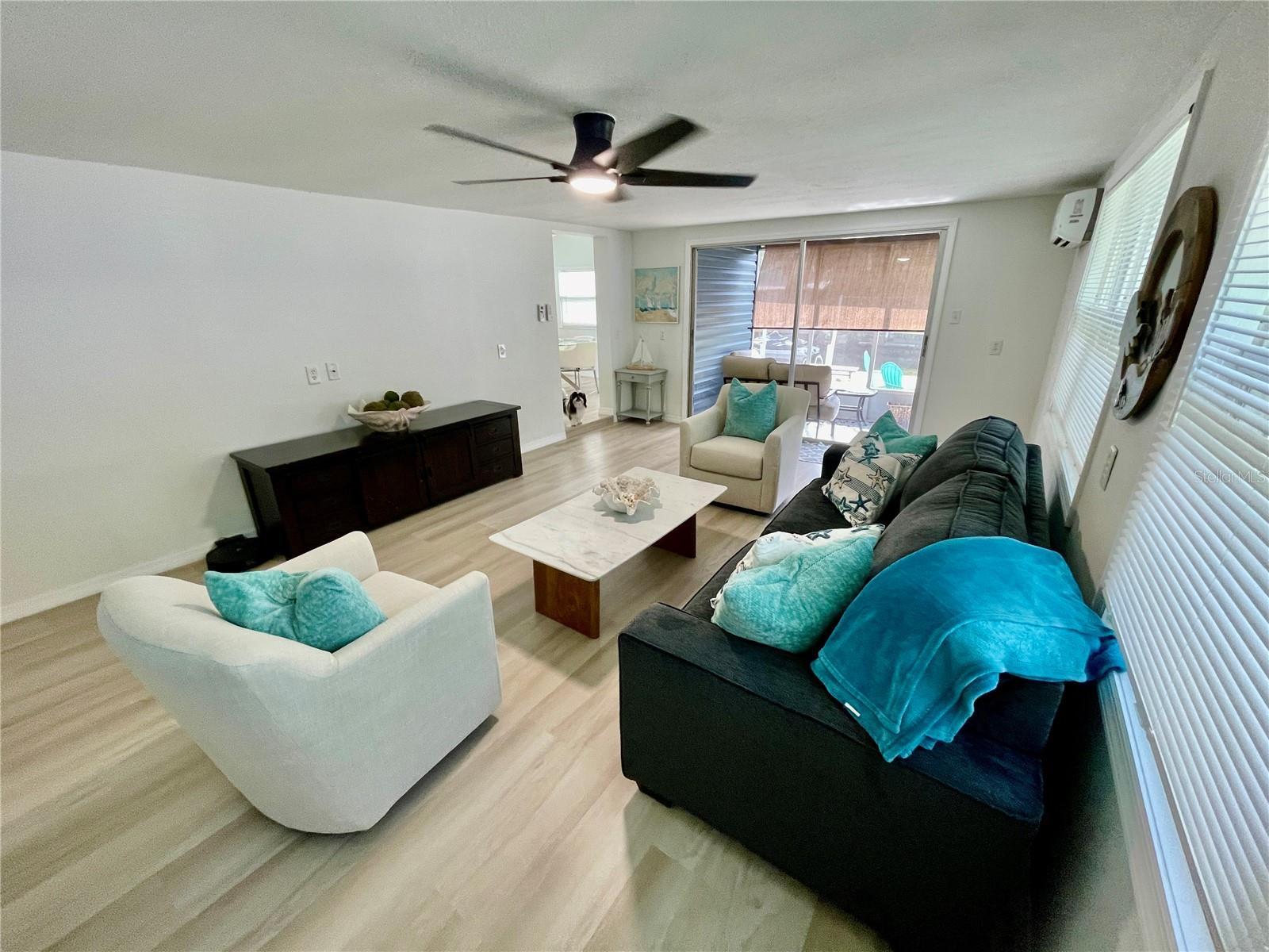 Listing photo id 3 for 7281 Aberdeen Court