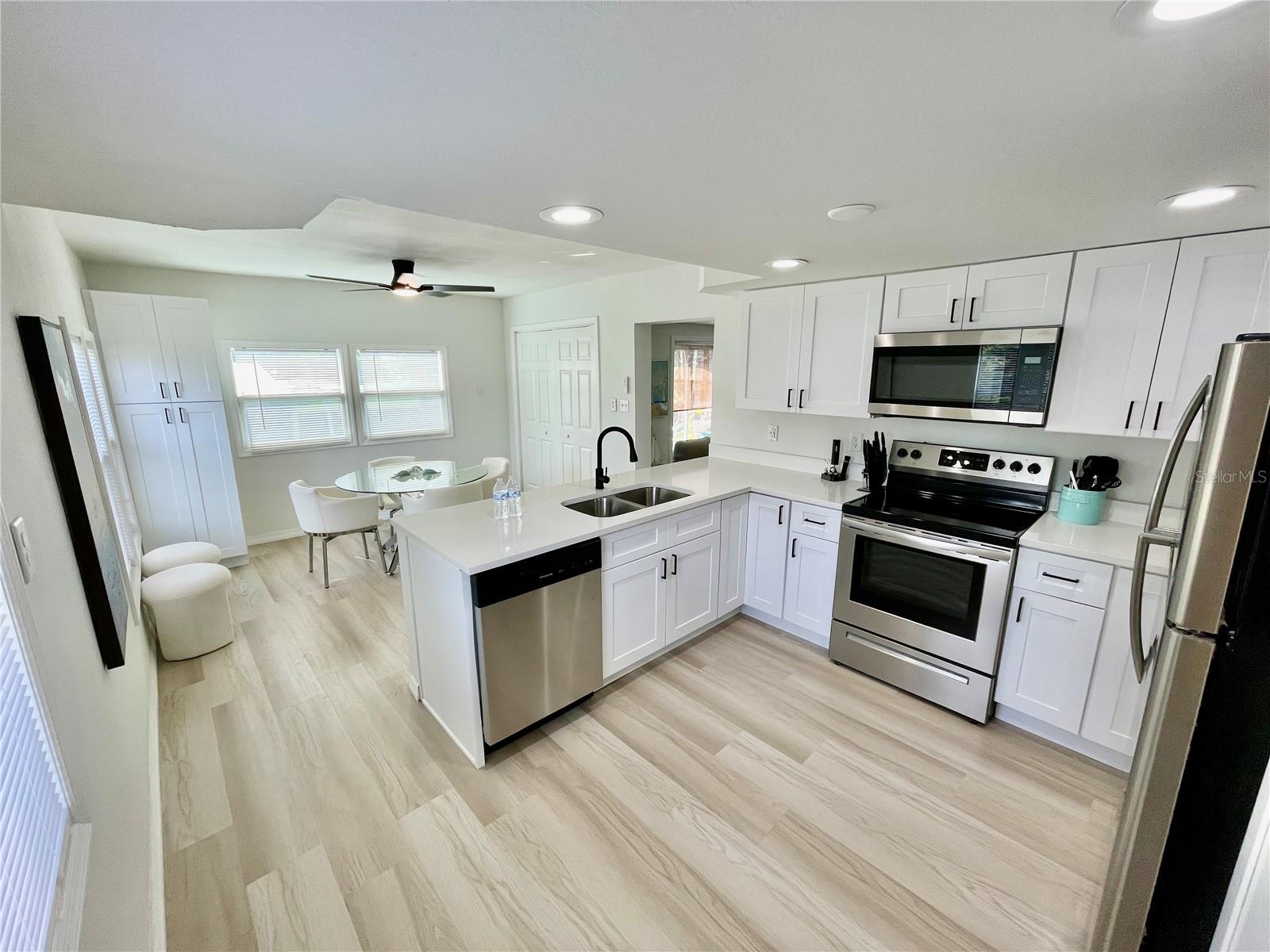 Listing photo id 6 for 7281 Aberdeen Court