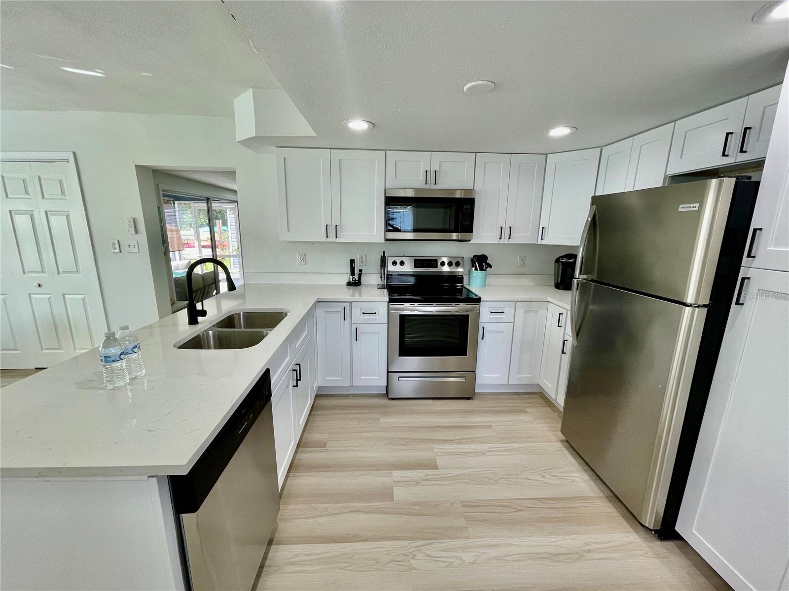 Listing photo id 7 for 7281 Aberdeen Court