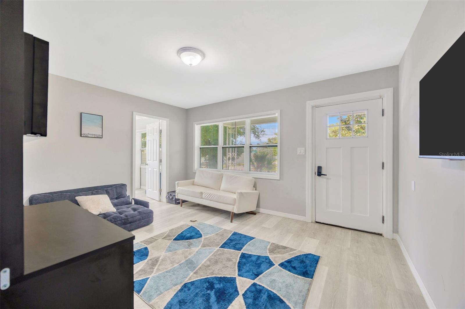 Image 17 of 49 For 701 Adalee Street