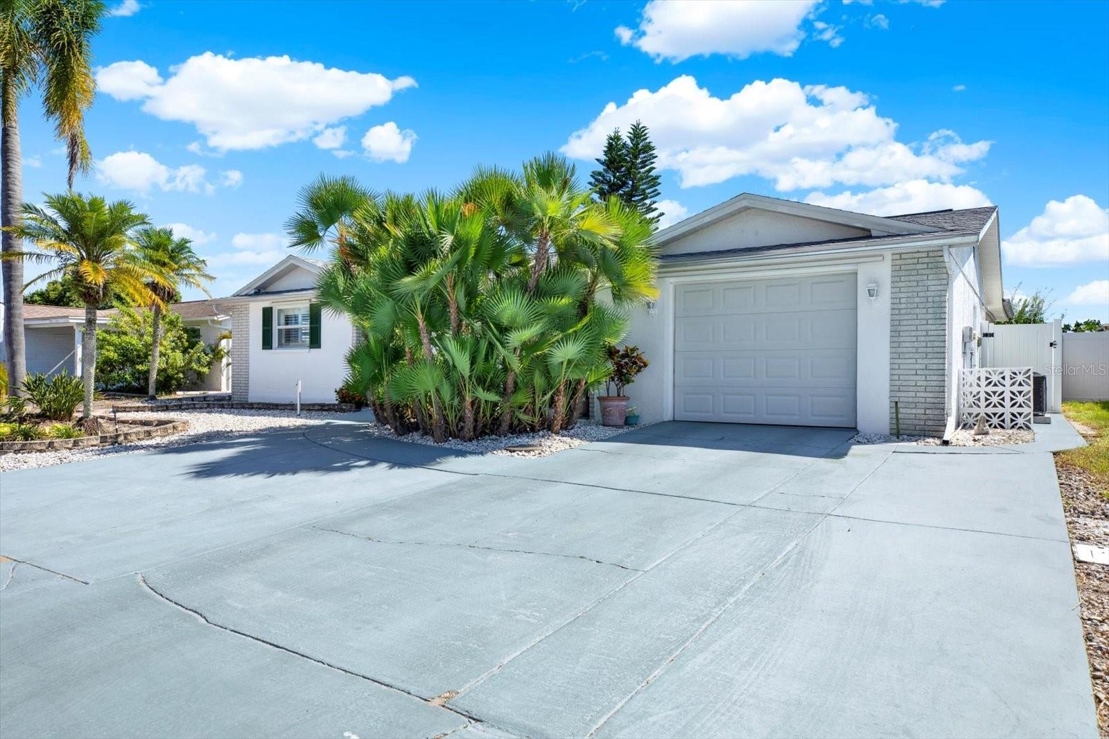Listing photo id 19 for 9024 Lido Lane